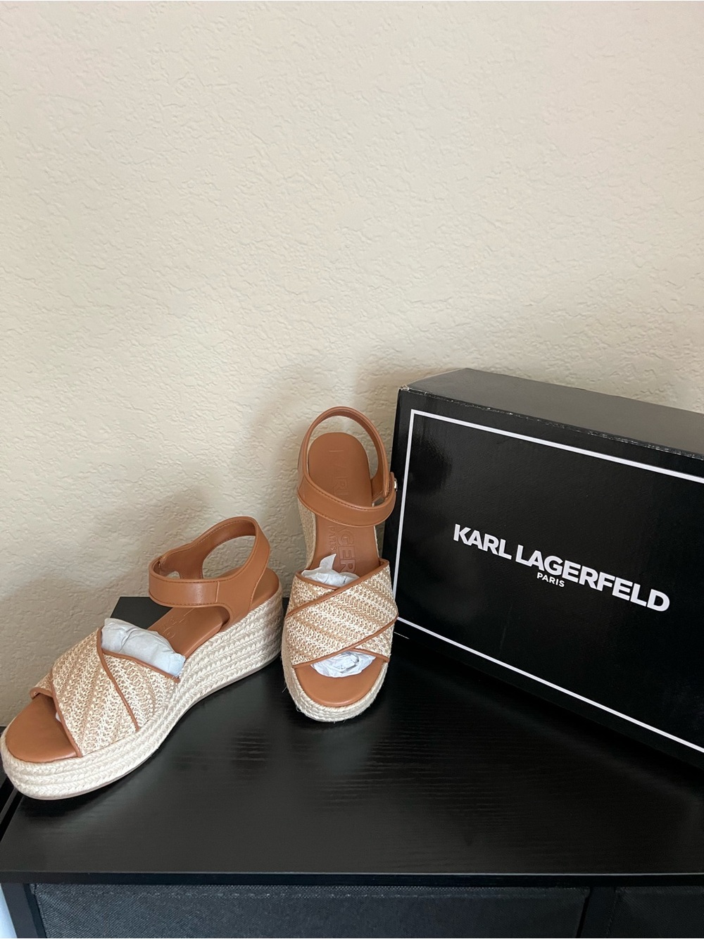 💕NWT Karl Lagerfeld💕 Tan and Natural Woven Espadrille Wedge Sandals